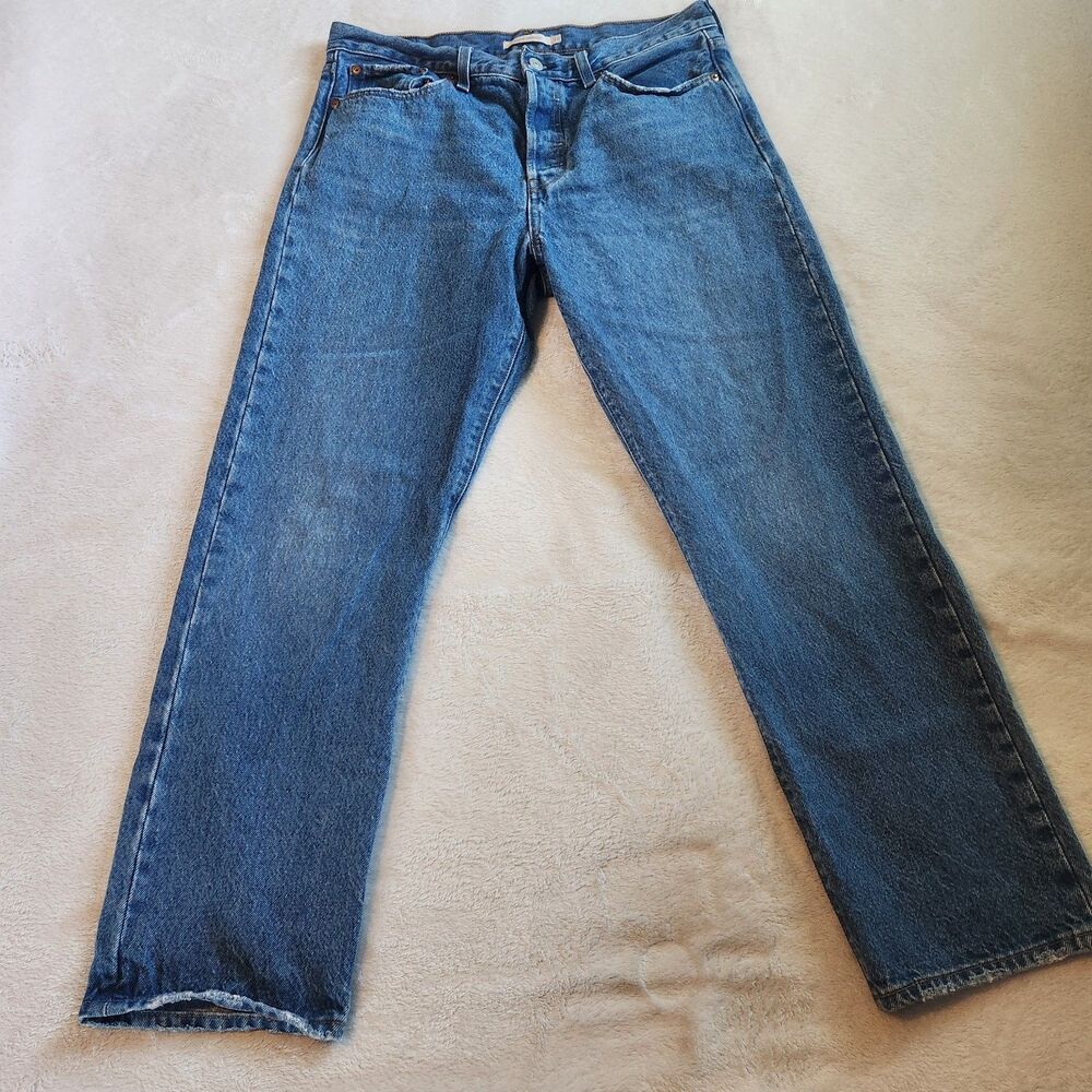 Levi's Premium Wedgie Straight Jeans Size 31 Medium Wash Blue EUC